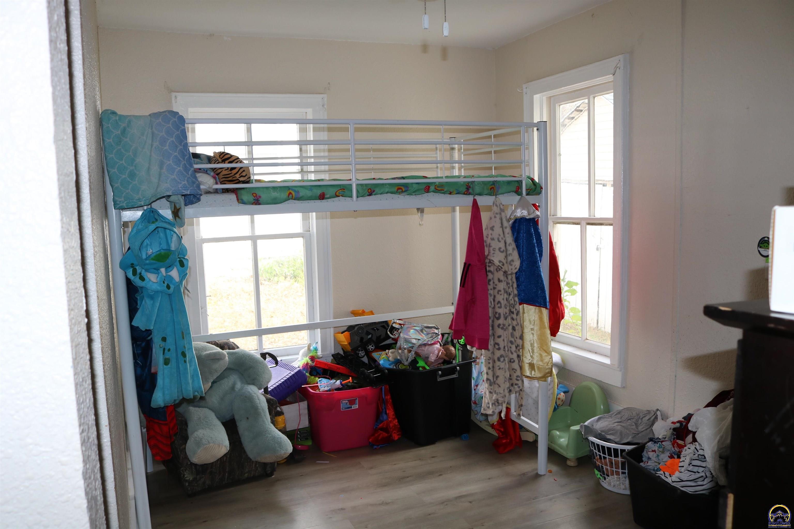 Valley Falls, Kansas 66088, United States, 4 Bedrooms Bedrooms, ,1 BathroomBathrooms,Residential,Pending,35973