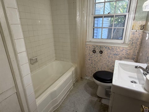 Tiny photo for 627 SW Oakley Ave, Topeka, KS 66606 (MLS # 247132)