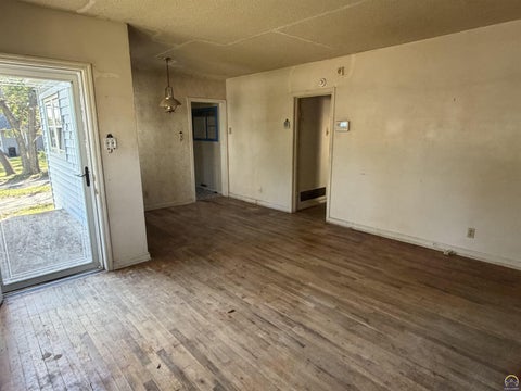 Tiny photo for 627 SW Oakley Ave, Topeka, KS 66606 (MLS # 247132)