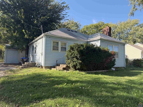 Photo of 627 SW Oakley Ave, Topeka, KS 66606 (MLS # 247132)