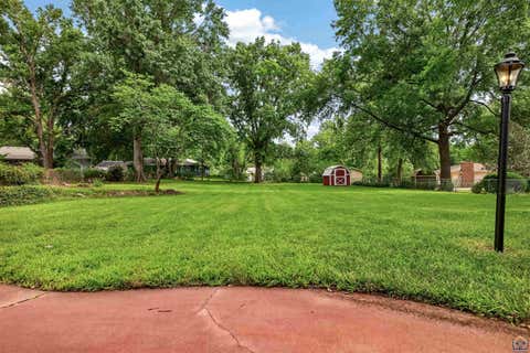 Tiny photo for 2538 SE 37th St, Topeka, KS 66605 (MLS # 245654)