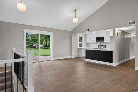 Tiny photo for 2538 SE 37th St, Topeka, KS 66605 (MLS # 245654)