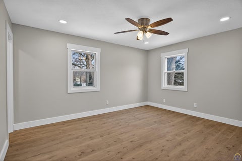 Tiny photo for 2538 SE 37th St, Topeka, KS 66605 (MLS # 245654)