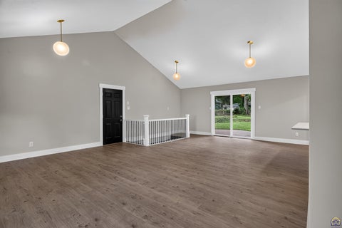 Tiny photo for 2538 SE 37th St, Topeka, KS 66605 (MLS # 245654)