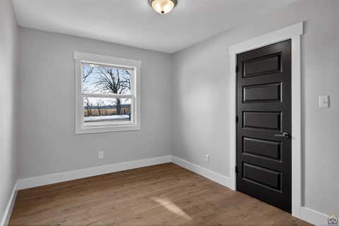 Tiny photo for 2538 SE 37th St, Topeka, KS 66605 (MLS # 245654)