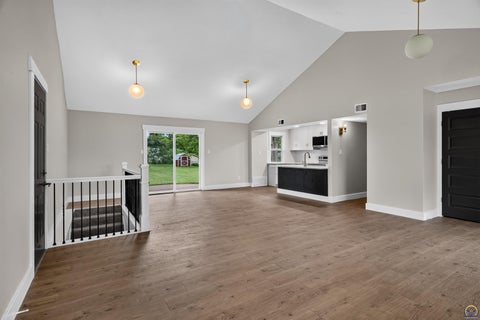 Tiny photo for 2538 SE 37th St, Topeka, KS 66605 (MLS # 245654)