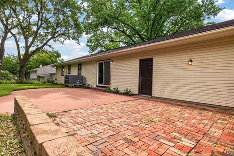 Tiny photo for 2538 SE 37th St, Topeka, KS 66605 (MLS # 245654)