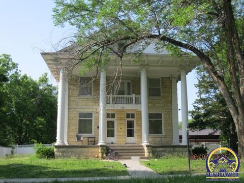 Photo of 415 W Walnut St, Junction City, KS 66441 (MLS # 242164)