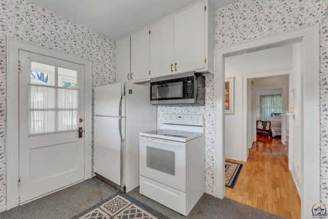 Tiny photo for 240 SW Fairlawn Rd, Topeka, KS 66606 (MLS # 246122)