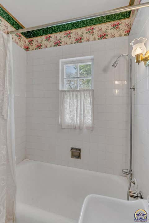 Tiny photo for 240 SW Fairlawn Rd, Topeka, KS 66606 (MLS # 246122)