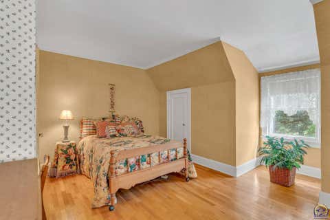 Tiny photo for 240 SW Fairlawn Rd, Topeka, KS 66606 (MLS # 246122)