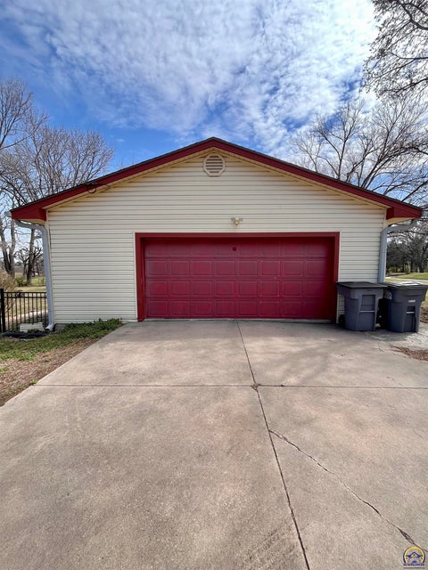 Tiny photo for 2152 Morningside Dr, Emporia, KS 66801 (MLS # 243602)