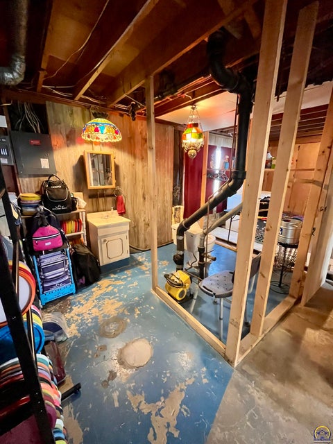 Tiny photo for 2152 Morningside Dr, Emporia, KS 66801 (MLS # 243602)