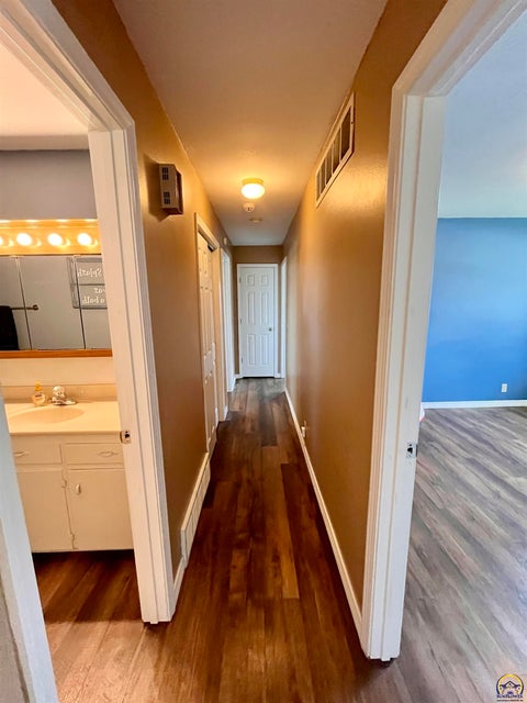 Tiny photo for 2152 Morningside Dr, Emporia, KS 66801 (MLS # 243602)