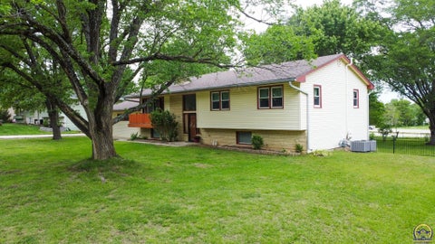 Tiny photo for 2152 Morningside Dr, Emporia, KS 66801 (MLS # 243602)