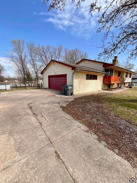 Tiny photo for 2152 Morningside Dr, Emporia, KS 66801 (MLS # 243602)