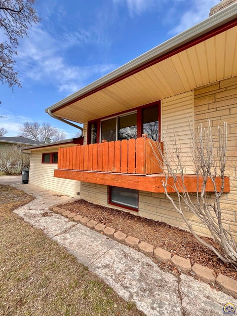 Tiny photo for 2152 Morningside Dr, Emporia, KS 66801 (MLS # 243602)