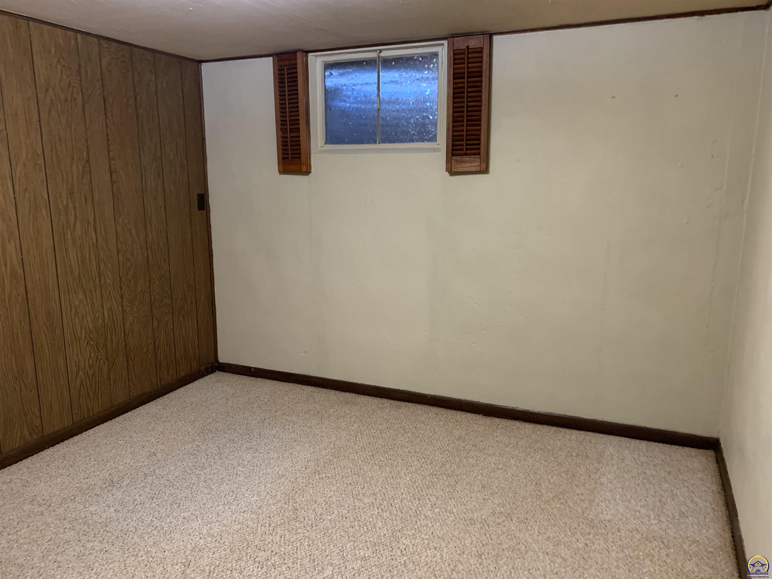 Topeka, Kansas 66614, United States, 4 Bedrooms Bedrooms, ,2 BathroomsBathrooms,Residential,Pending,68164