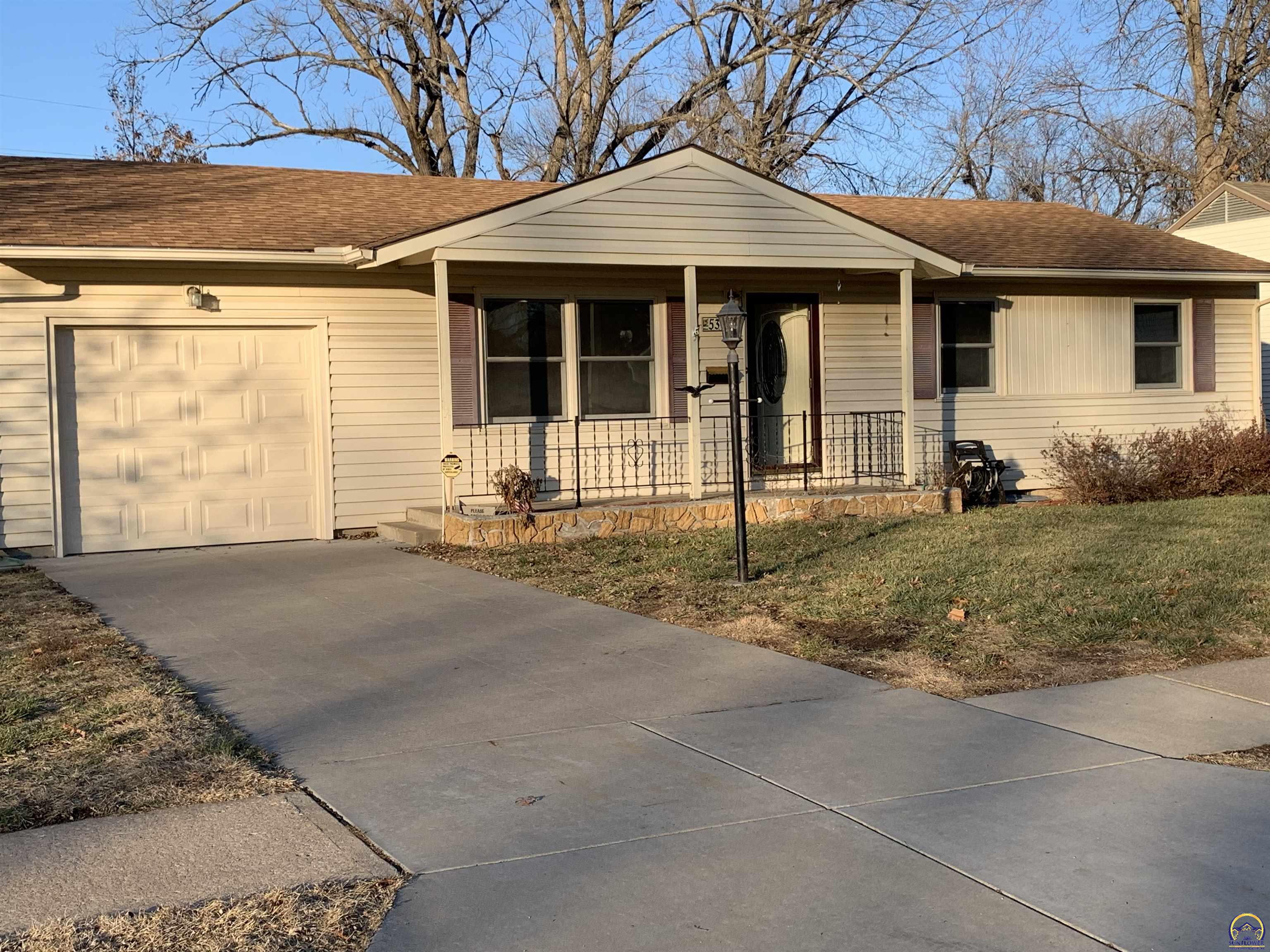 Topeka, Kansas 66614, United States, 4 Bedrooms Bedrooms, ,2 BathroomsBathrooms,Residential,Pending,68164