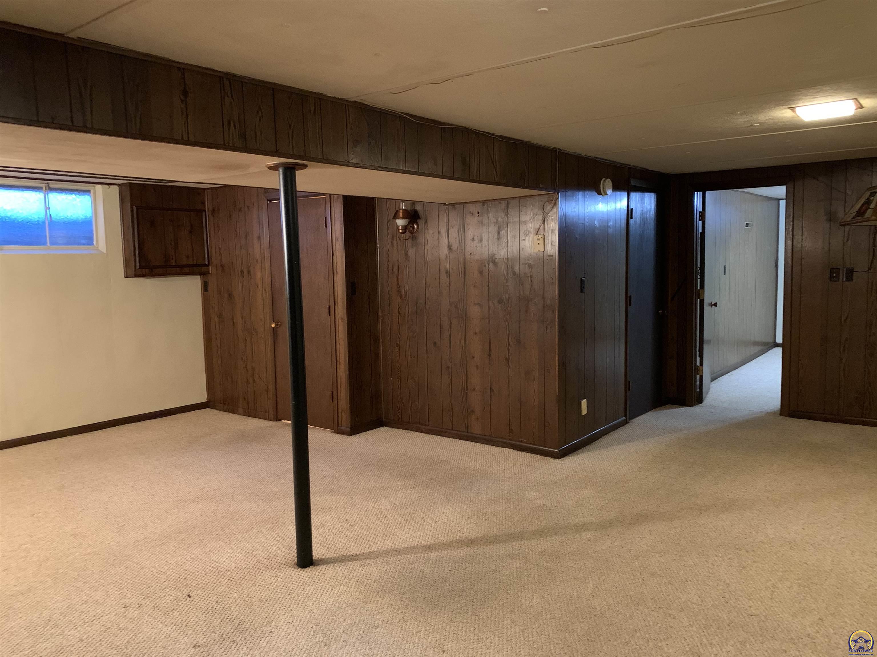 Topeka, Kansas 66614, United States, 4 Bedrooms Bedrooms, ,2 BathroomsBathrooms,Residential,Pending,68164