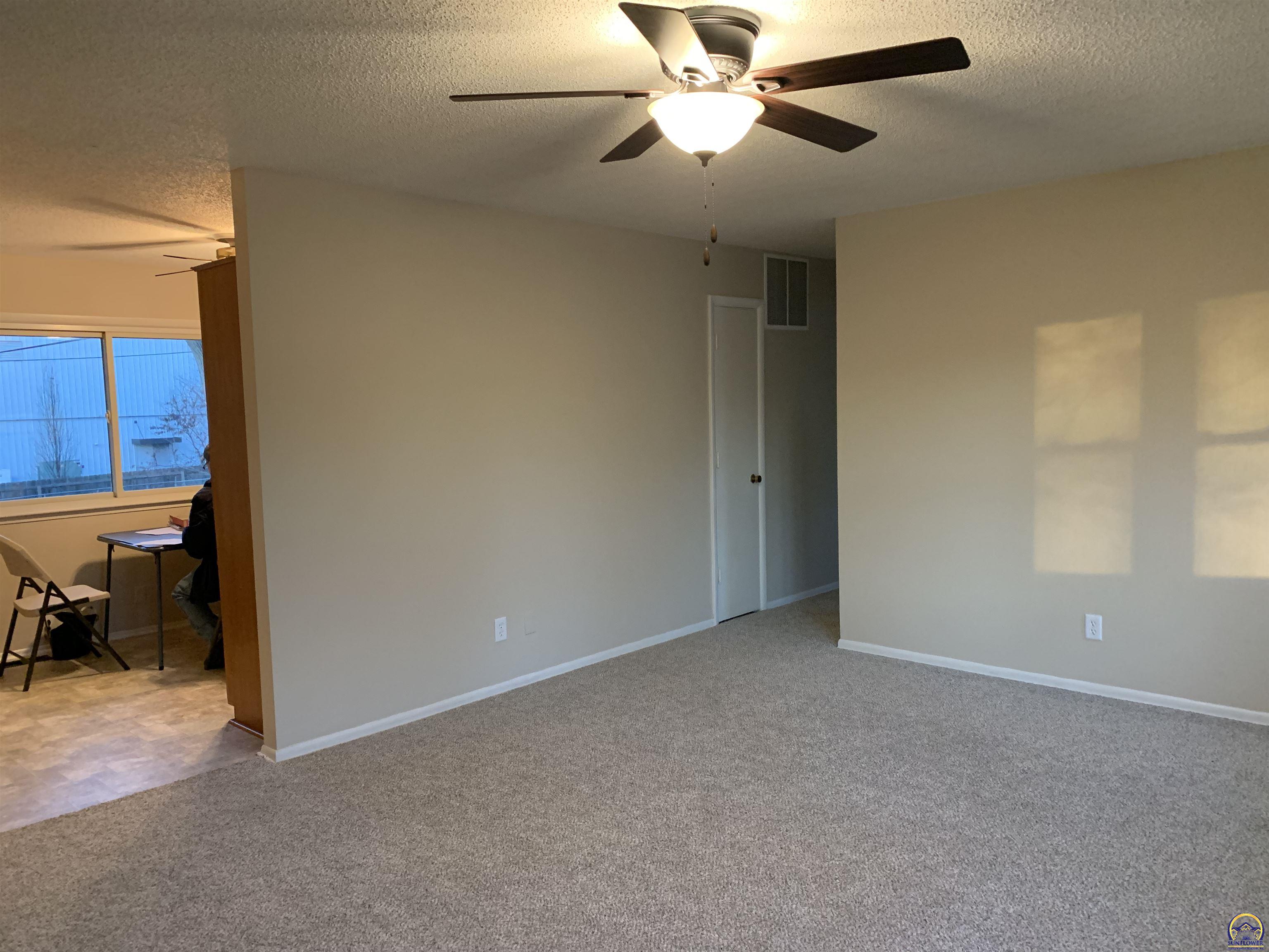 Topeka, Kansas 66614, United States, 4 Bedrooms Bedrooms, ,2 BathroomsBathrooms,Residential,Pending,68164