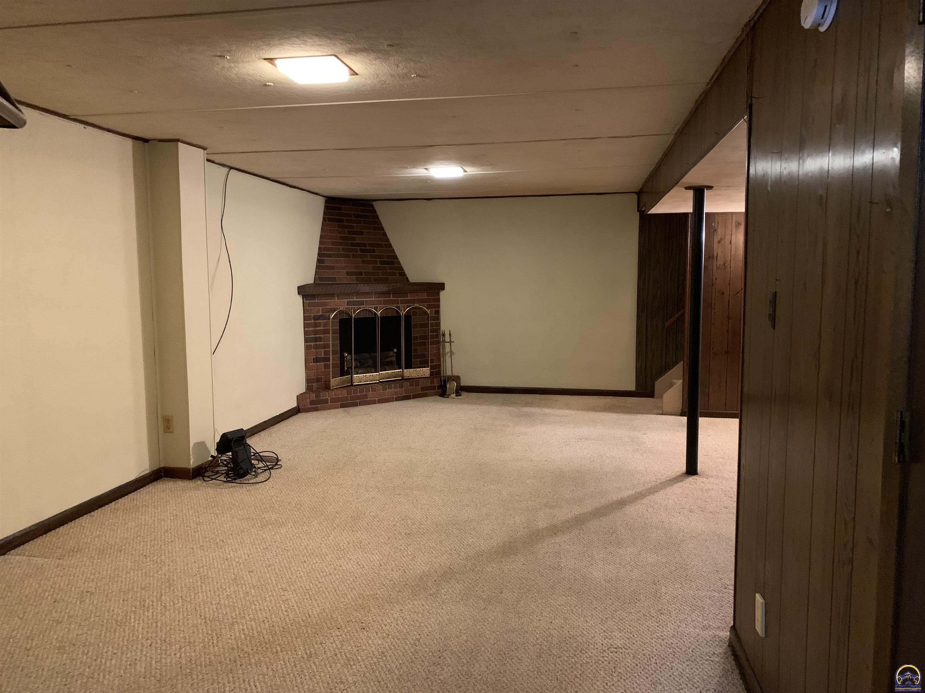 Topeka, Kansas 66614, United States, 4 Bedrooms Bedrooms, ,2 BathroomsBathrooms,Residential,Pending,68164