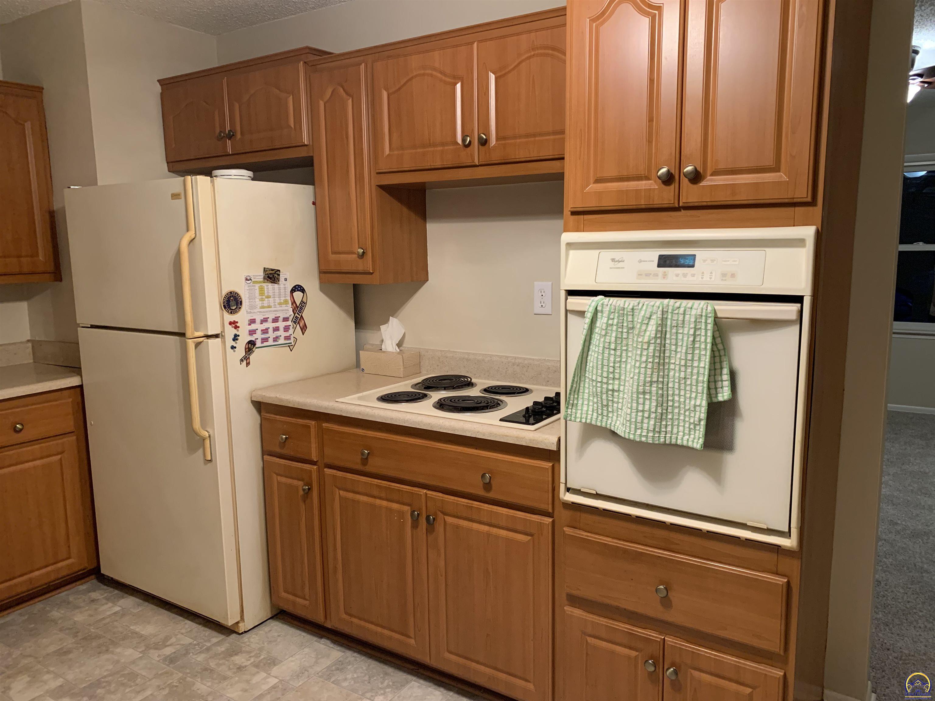 Topeka, Kansas 66614, United States, 4 Bedrooms Bedrooms, ,2 BathroomsBathrooms,Residential,Pending,68164