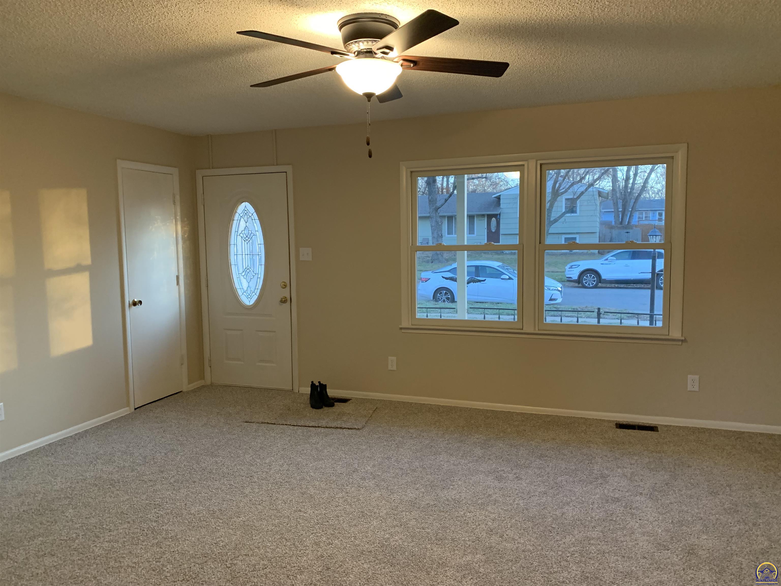 Topeka, Kansas 66614, United States, 4 Bedrooms Bedrooms, ,2 BathroomsBathrooms,Residential,Pending,68164