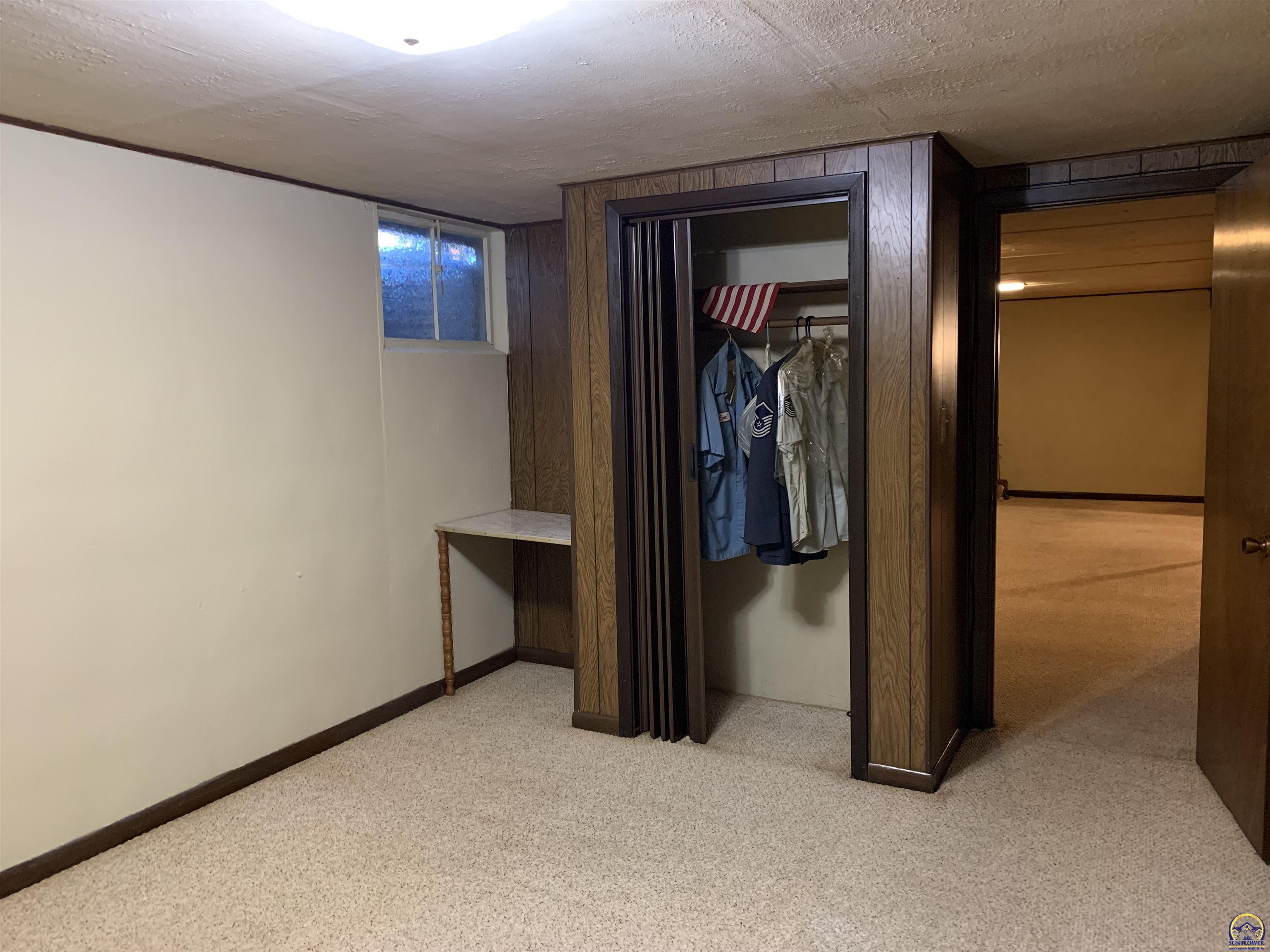 Topeka, Kansas 66614, United States, 4 Bedrooms Bedrooms, ,2 BathroomsBathrooms,Residential,Pending,68164