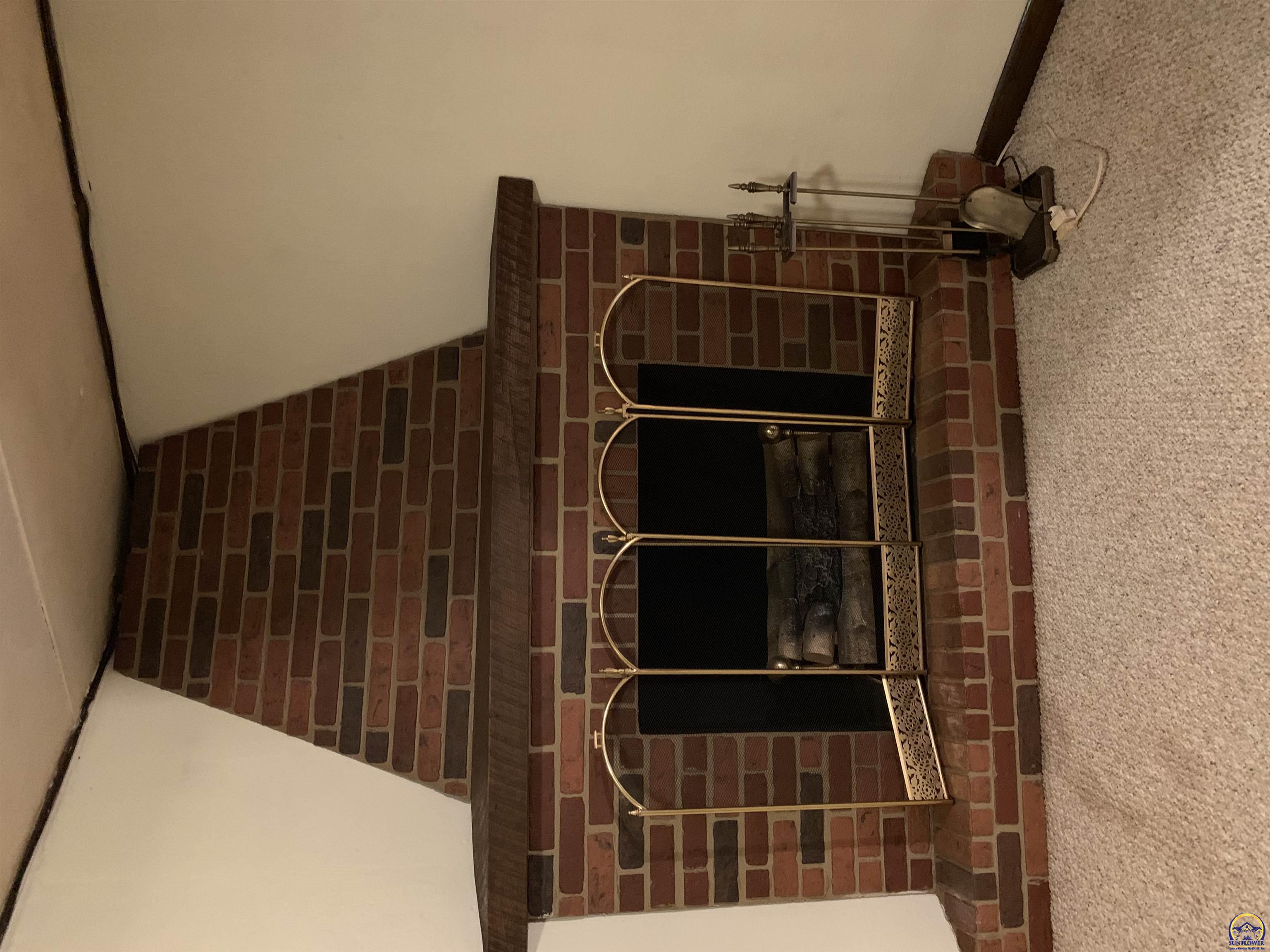 Topeka, Kansas 66614, United States, 4 Bedrooms Bedrooms, ,2 BathroomsBathrooms,Residential,Pending,68164