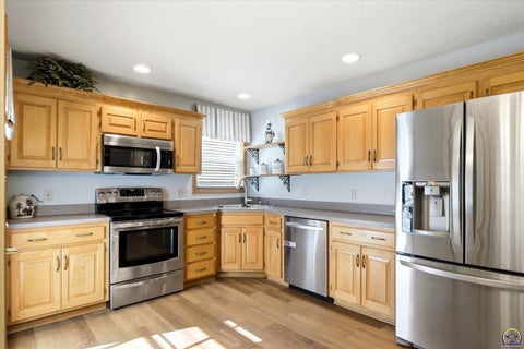 Tiny photo for 4324 SW Stone Ave, Topeka, KS 66610 (MLS # 246438)