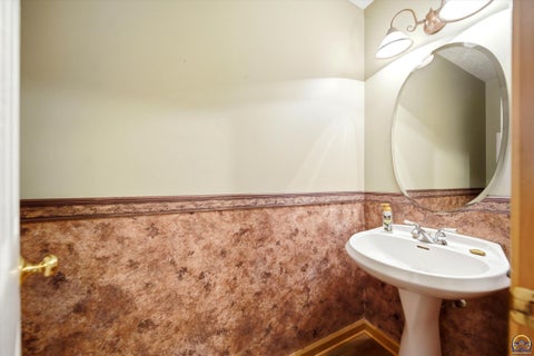Tiny photo for 4324 SW Stone Ave, Topeka, KS 66610 (MLS # 246438)