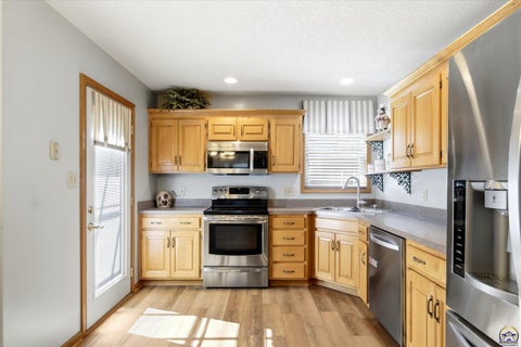 Tiny photo for 4324 SW Stone Ave, Topeka, KS 66610 (MLS # 246438)