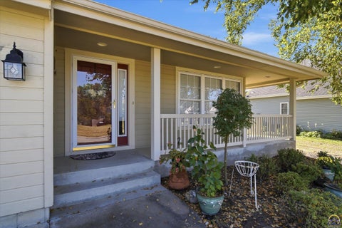 Tiny photo for 4324 SW Stone Ave, Topeka, KS 66610 (MLS # 246438)