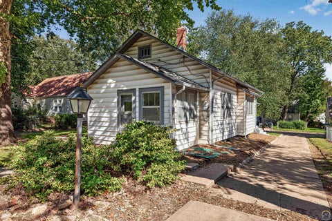 Tiny photo for 2215 SE Virginia Ave, Topeka, KS 66605 (MLS # 247085)