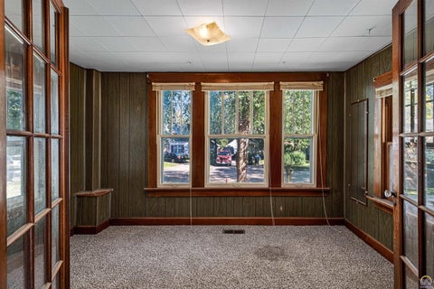 Tiny photo for 2215 SE Virginia Ave, Topeka, KS 66605 (MLS # 247085)