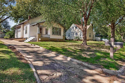 Tiny photo for 2215 SE Virginia Ave, Topeka, KS 66605 (MLS # 247085)