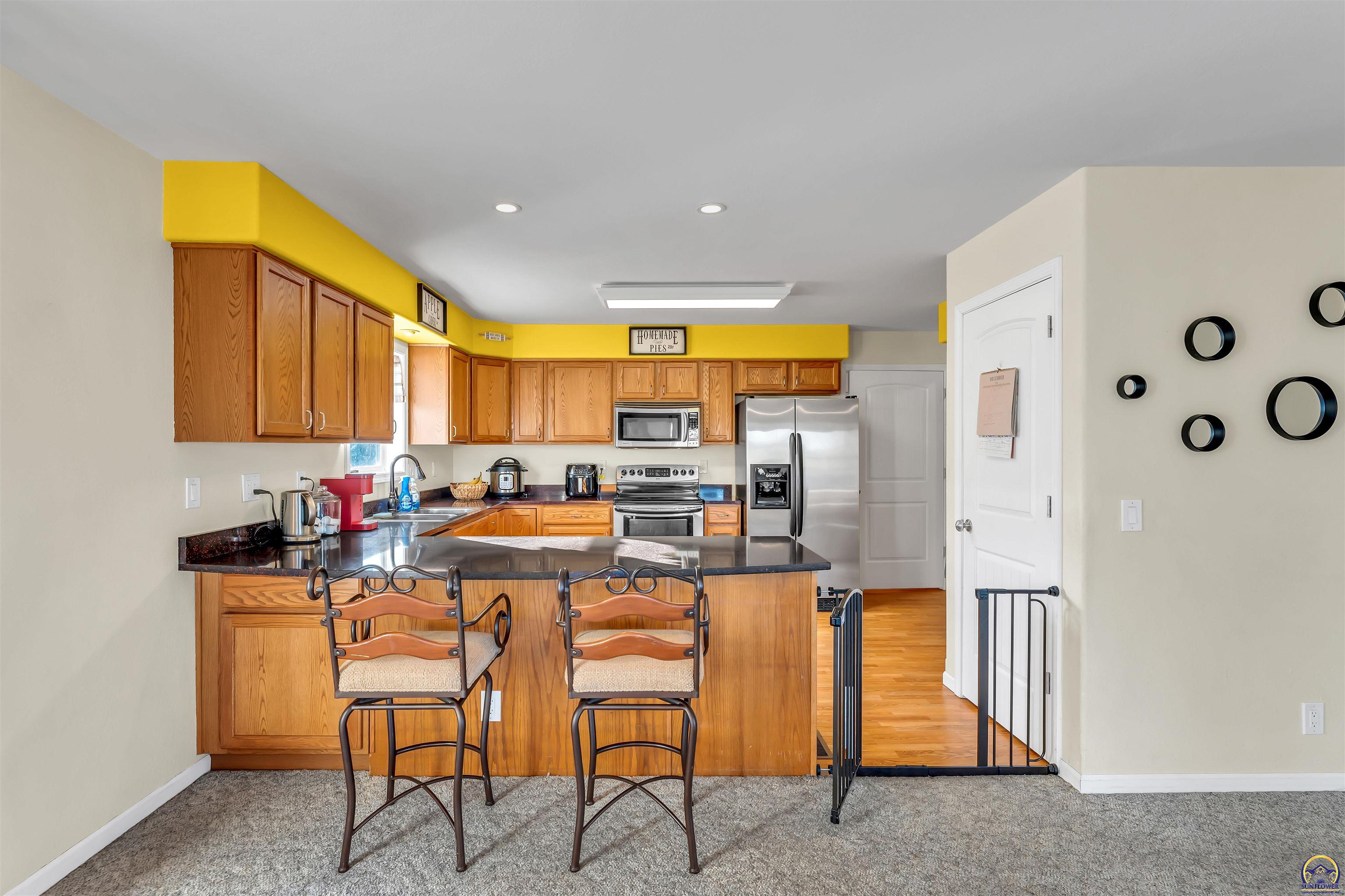 Berryton, Kansas 66409, United States, 3 Bedrooms Bedrooms, ,3 BathroomsBathrooms,Residential,Pending,251982