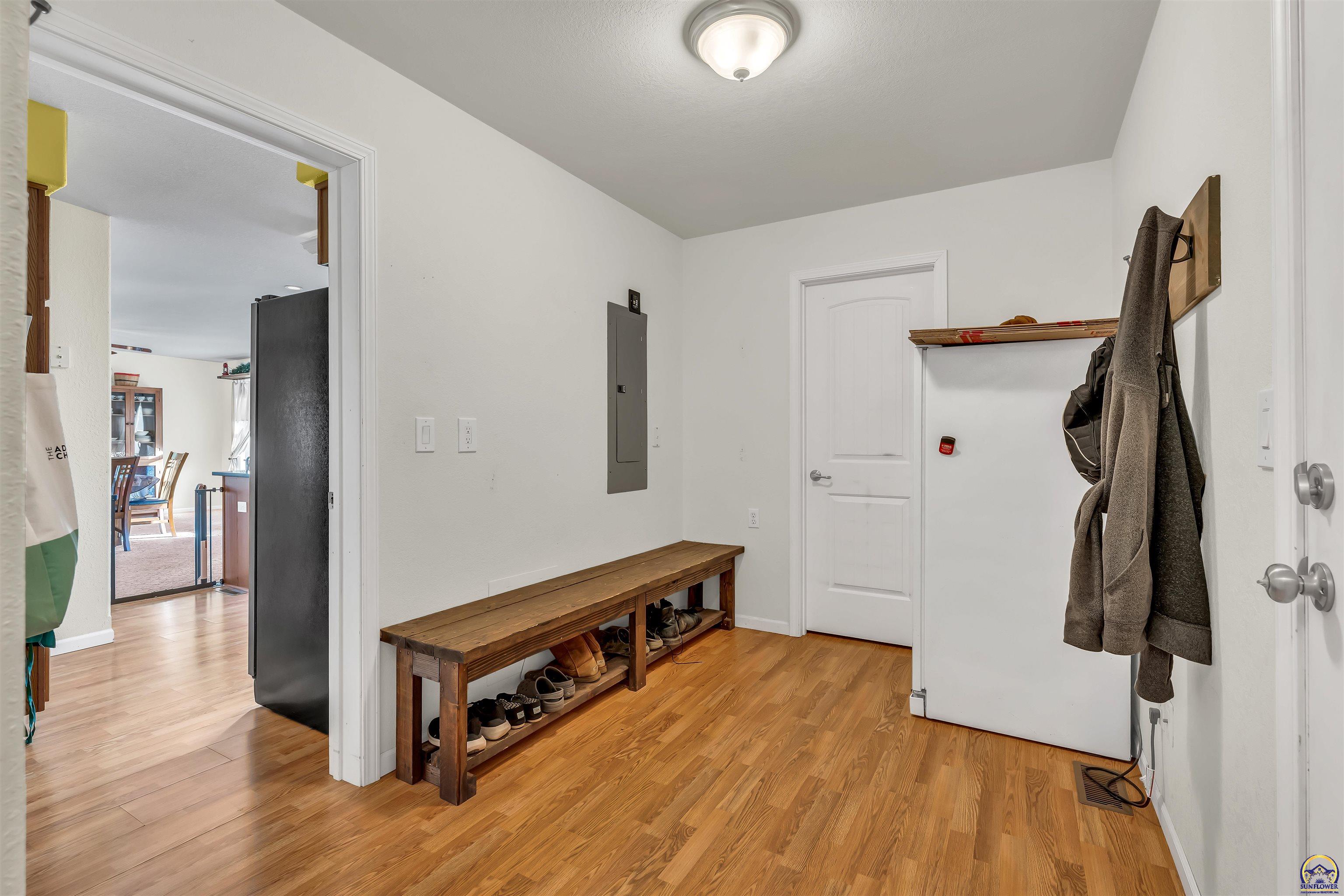 Berryton, Kansas 66409, United States, 3 Bedrooms Bedrooms, ,3 BathroomsBathrooms,Residential,Pending,251982