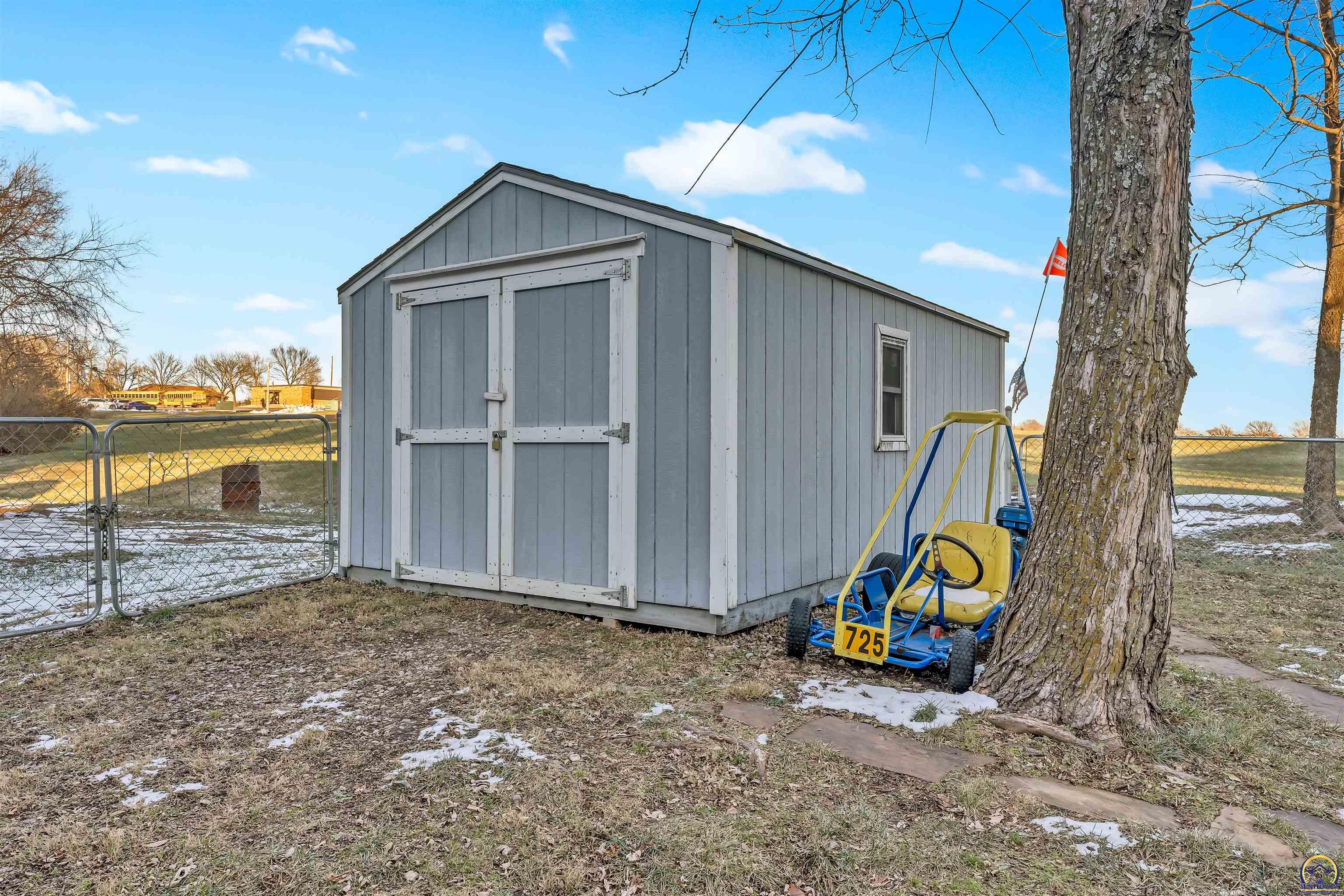 Berryton, Kansas 66409, United States, 3 Bedrooms Bedrooms, ,3 BathroomsBathrooms,Residential,Pending,251982