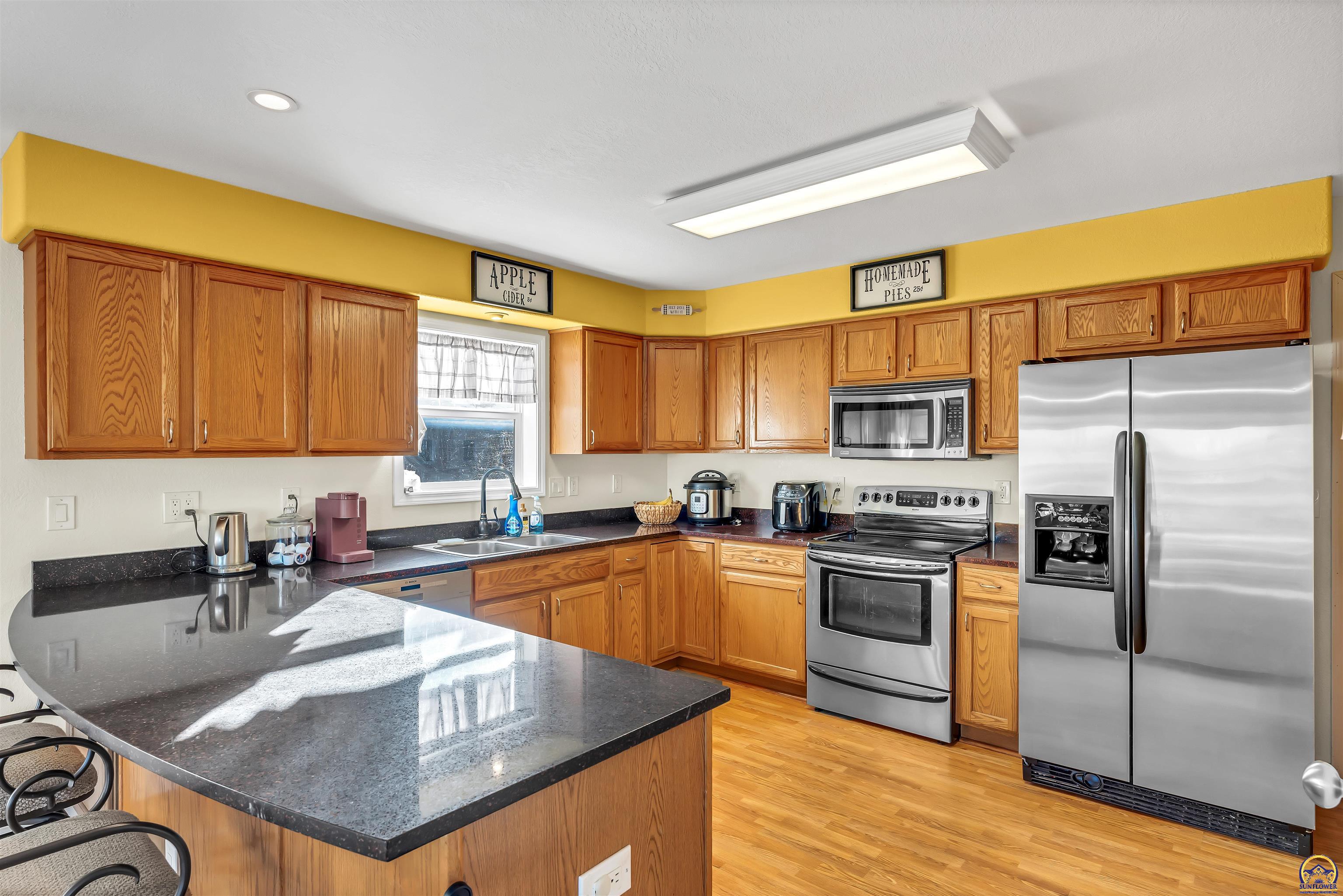 Berryton, Kansas 66409, United States, 3 Bedrooms Bedrooms, ,3 BathroomsBathrooms,Residential,Pending,251982