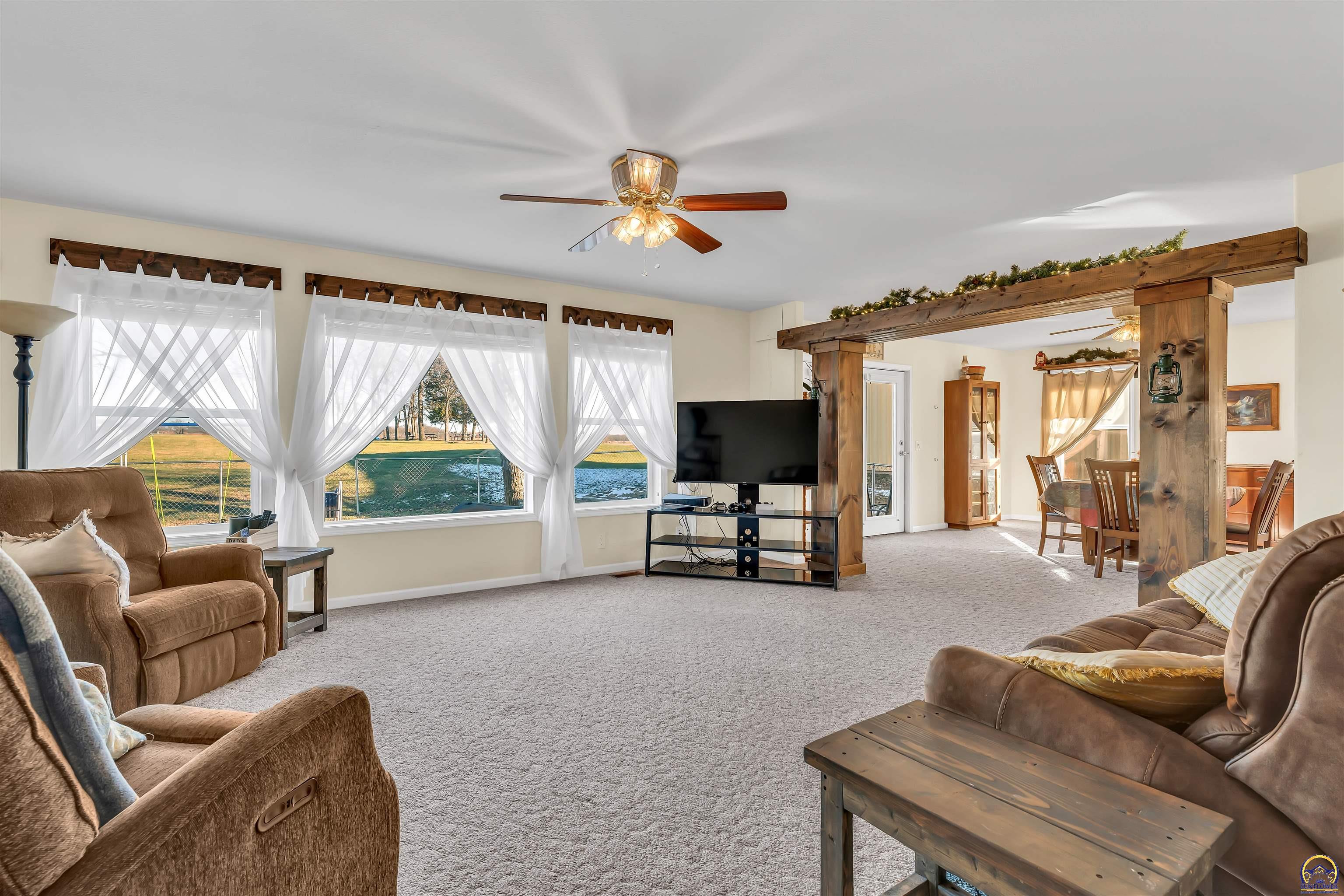 Berryton, Kansas 66409, United States, 3 Bedrooms Bedrooms, ,3 BathroomsBathrooms,Residential,Pending,251982