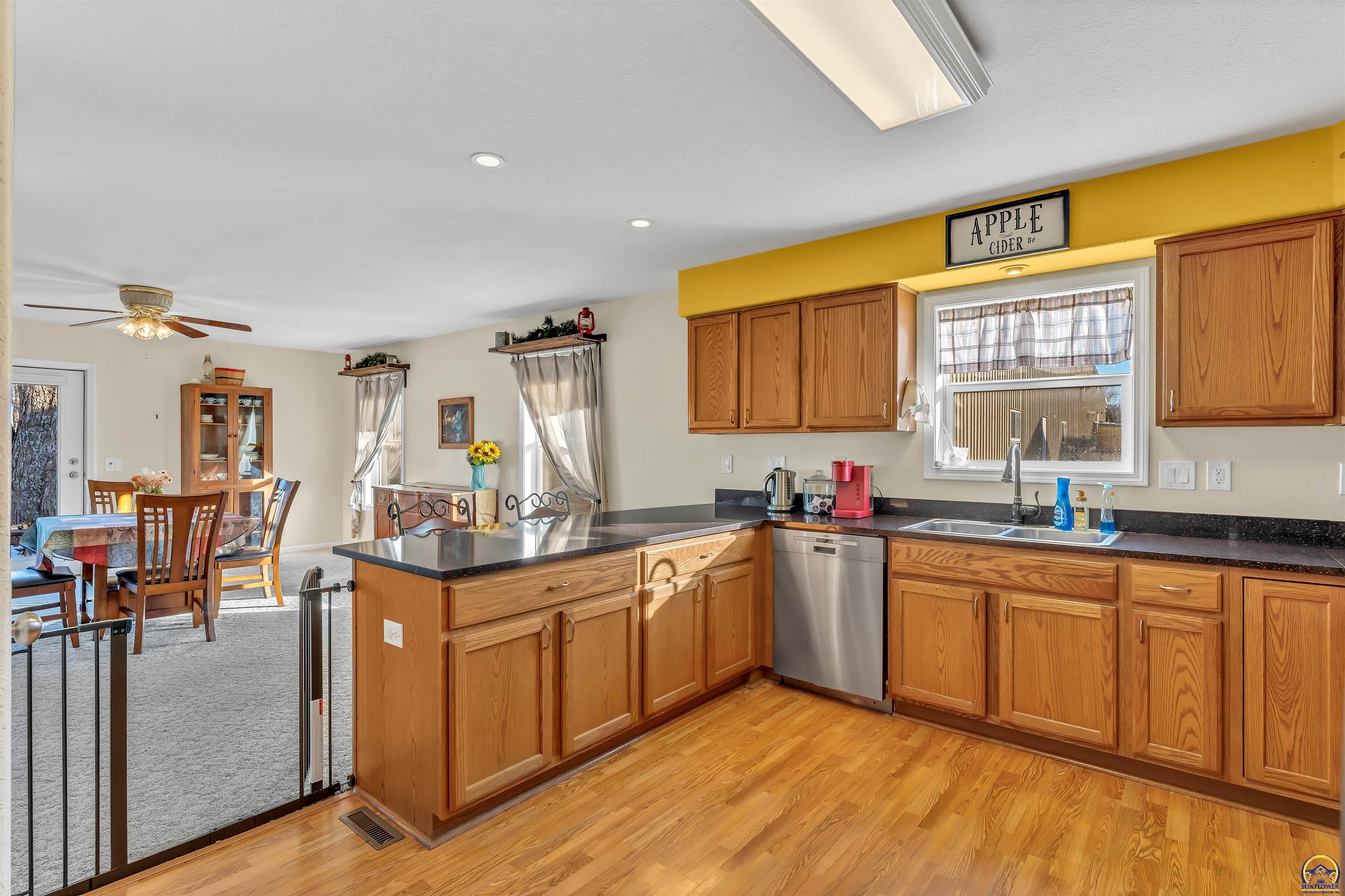 Berryton, Kansas 66409, United States, 3 Bedrooms Bedrooms, ,3 BathroomsBathrooms,Residential,Pending,251982