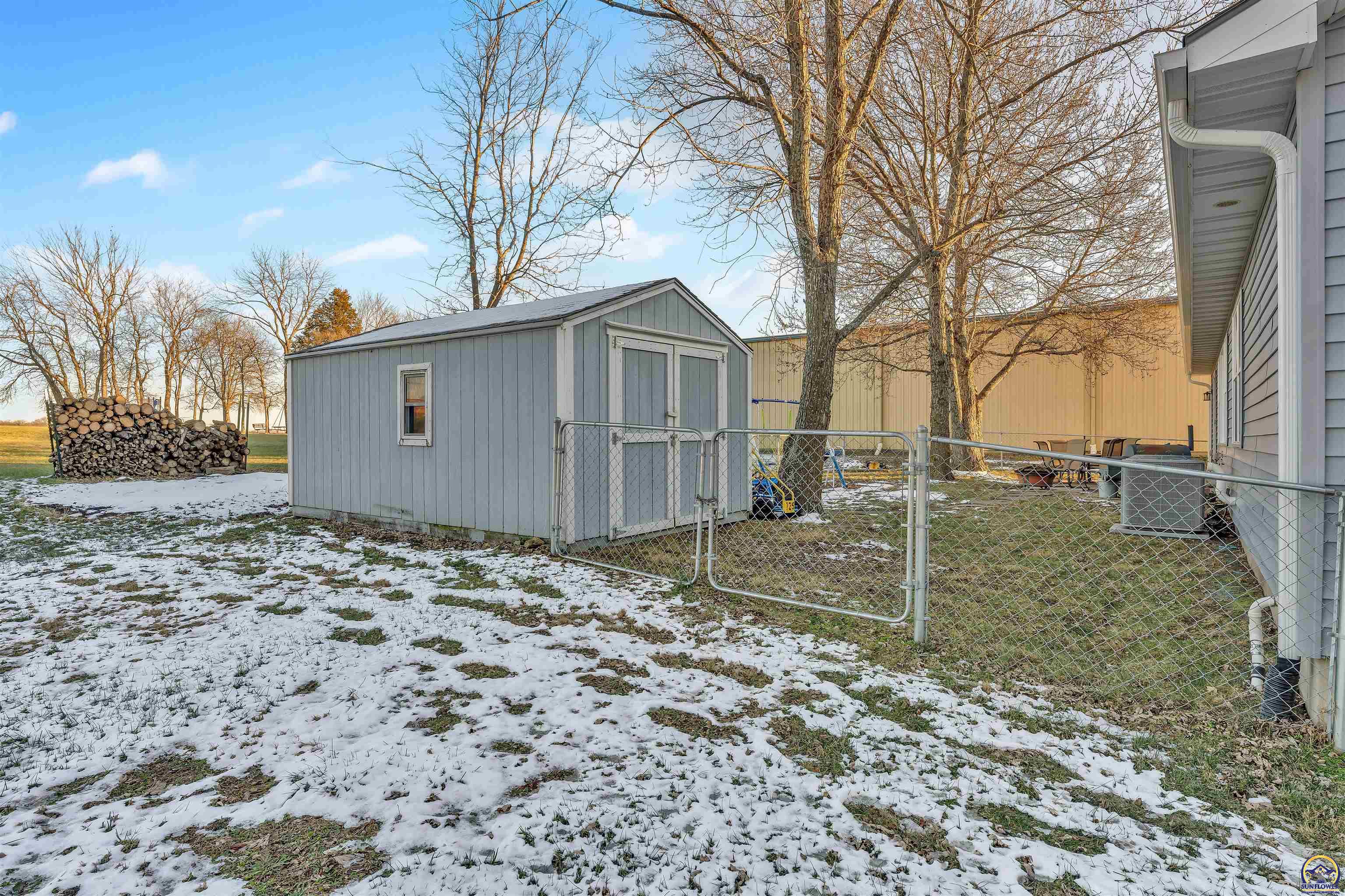 Berryton, Kansas 66409, United States, 3 Bedrooms Bedrooms, ,3 BathroomsBathrooms,Residential,Pending,251982