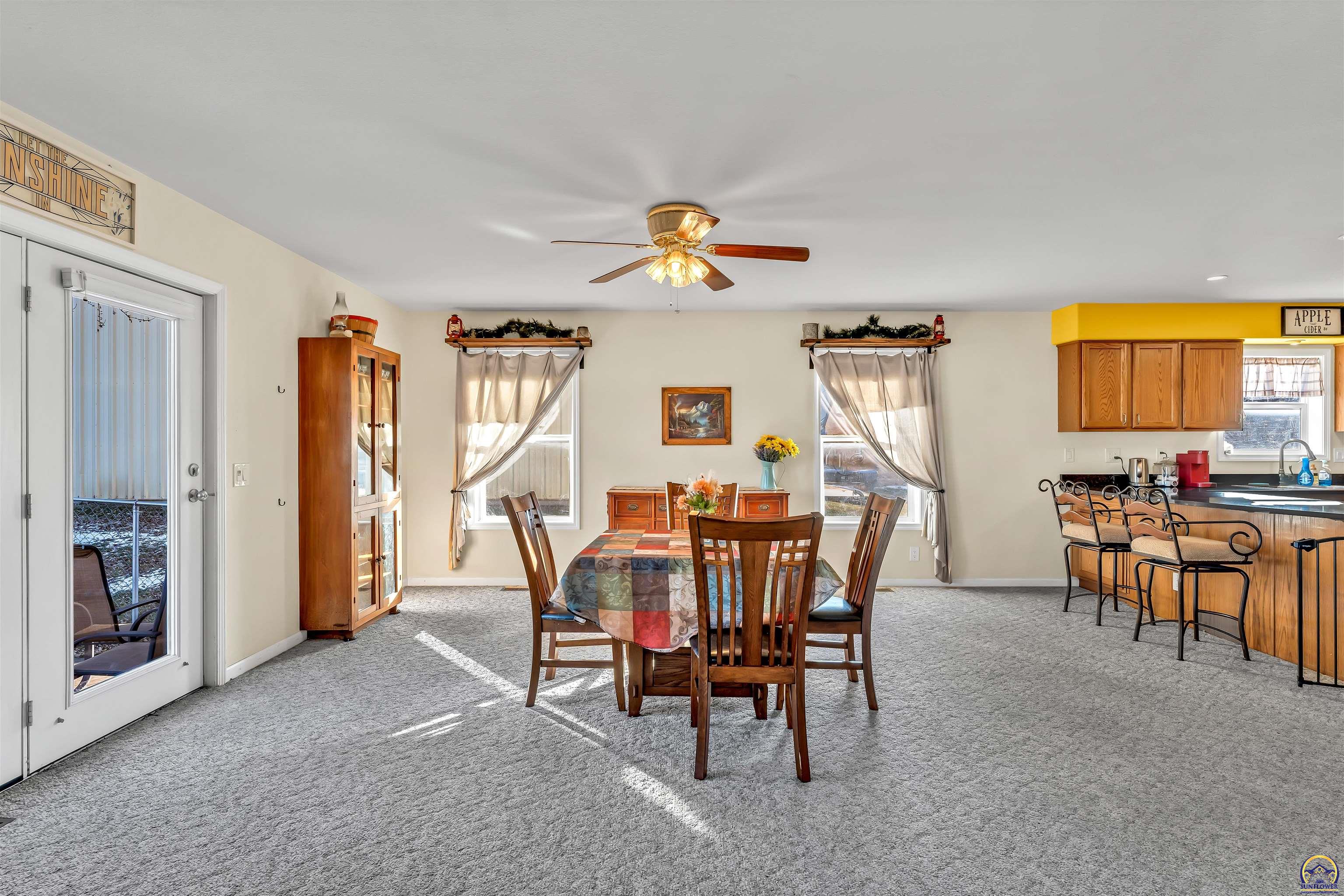 Berryton, Kansas 66409, United States, 3 Bedrooms Bedrooms, ,3 BathroomsBathrooms,Residential,Pending,251982