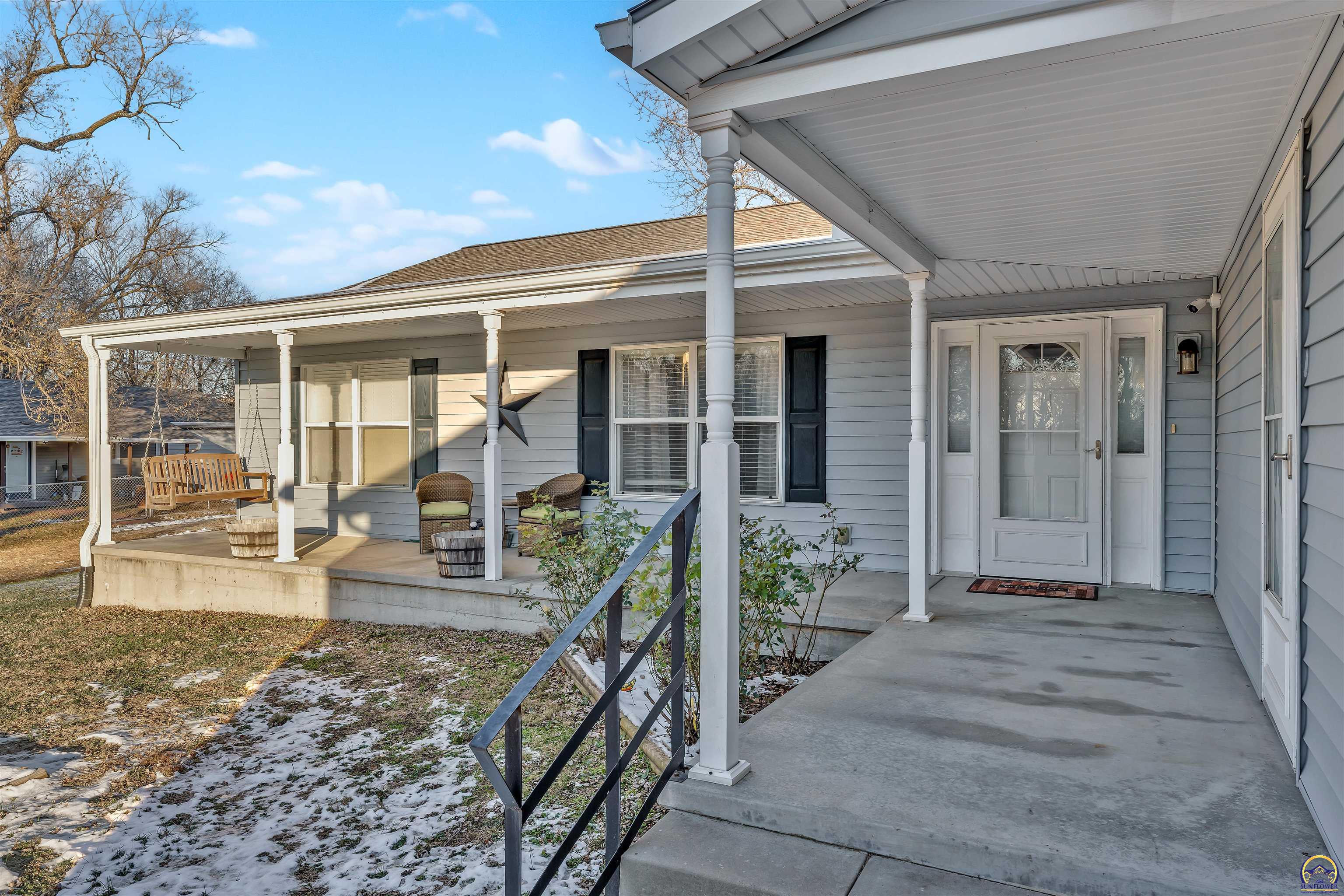 Berryton, Kansas 66409, United States, 3 Bedrooms Bedrooms, ,3 BathroomsBathrooms,Residential,Pending,251982