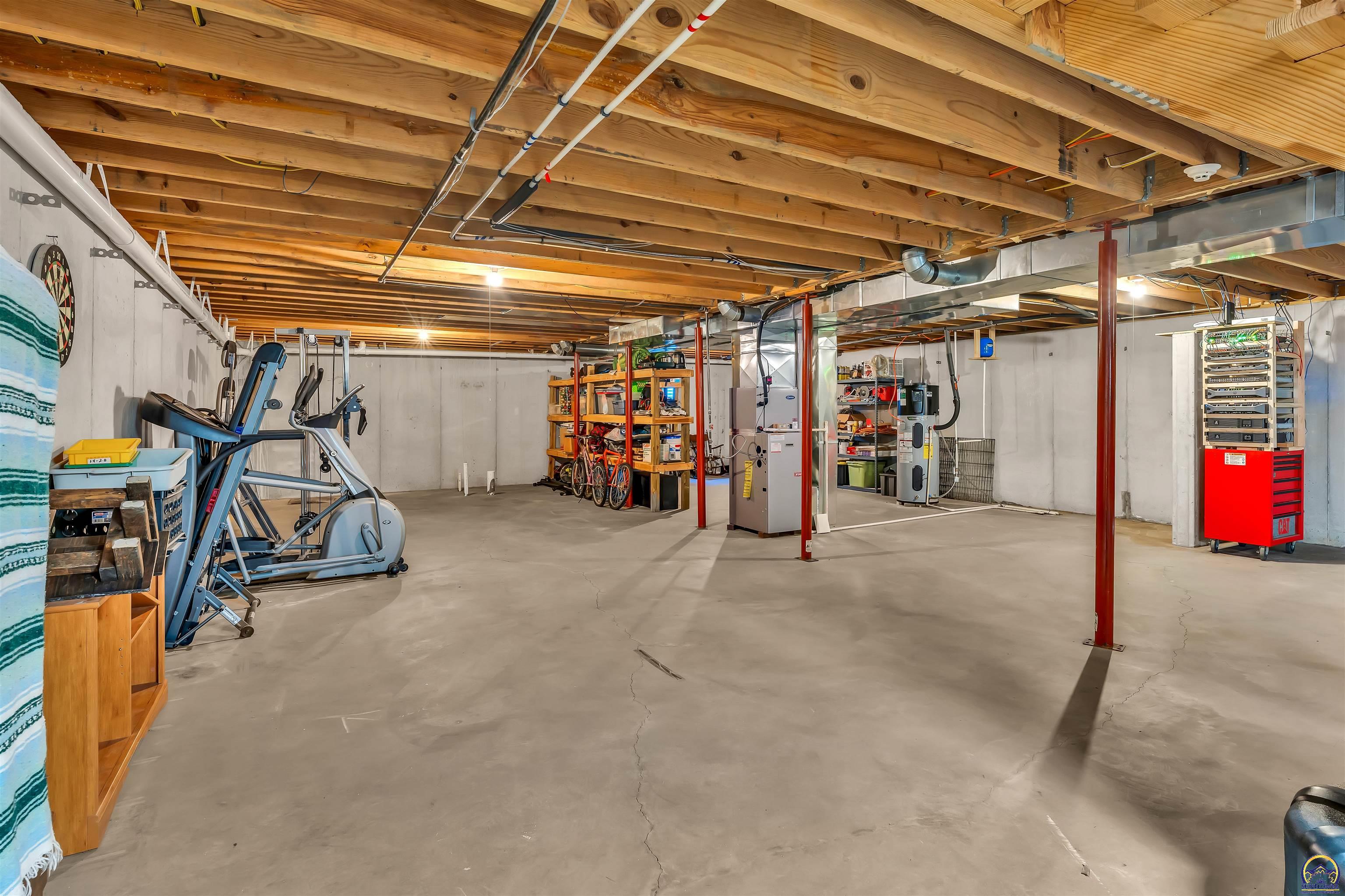 Berryton, Kansas 66409, United States, 3 Bedrooms Bedrooms, ,3 BathroomsBathrooms,Residential,Pending,251982