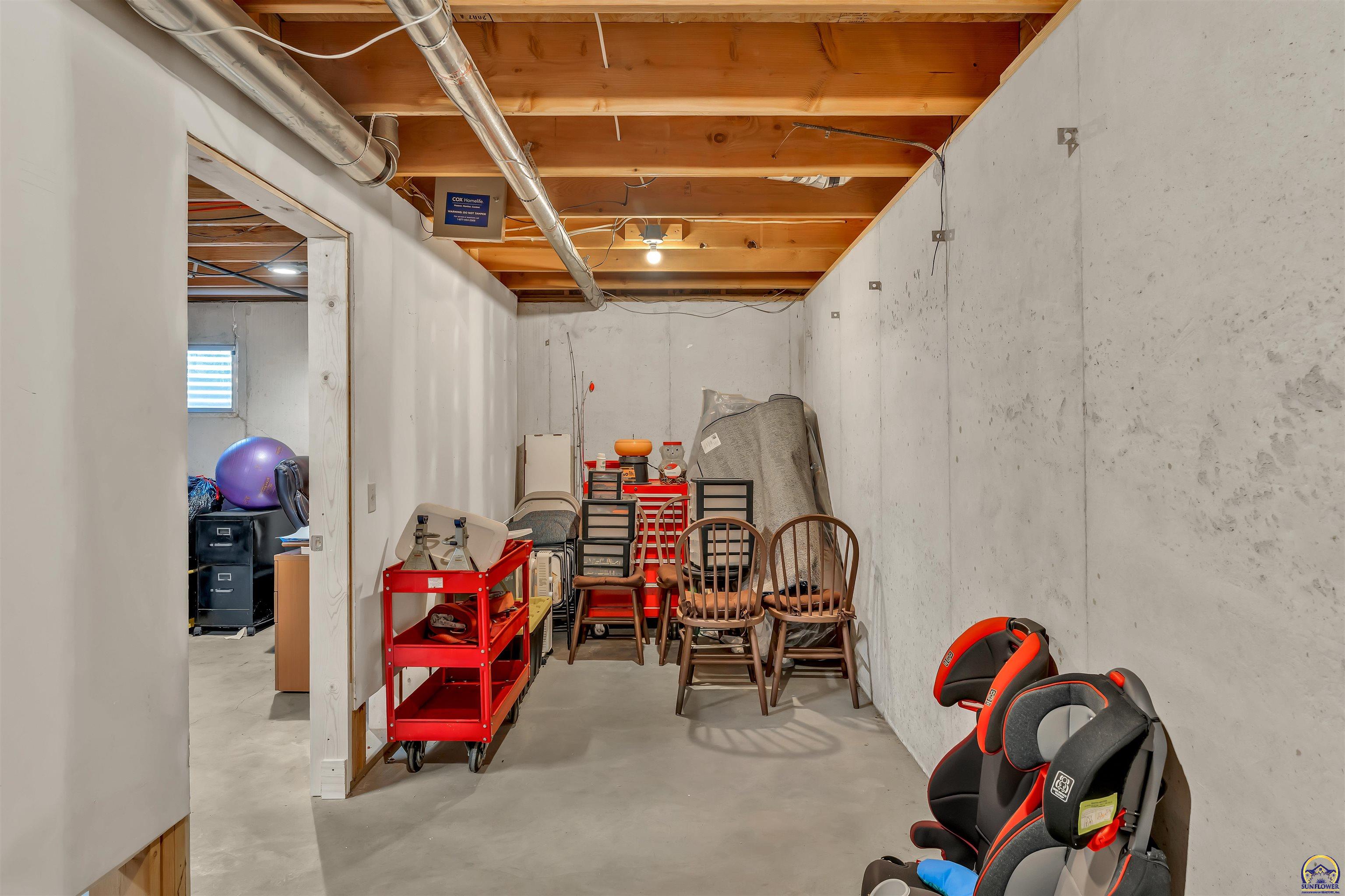 Berryton, Kansas 66409, United States, 3 Bedrooms Bedrooms, ,3 BathroomsBathrooms,Residential,Pending,251982