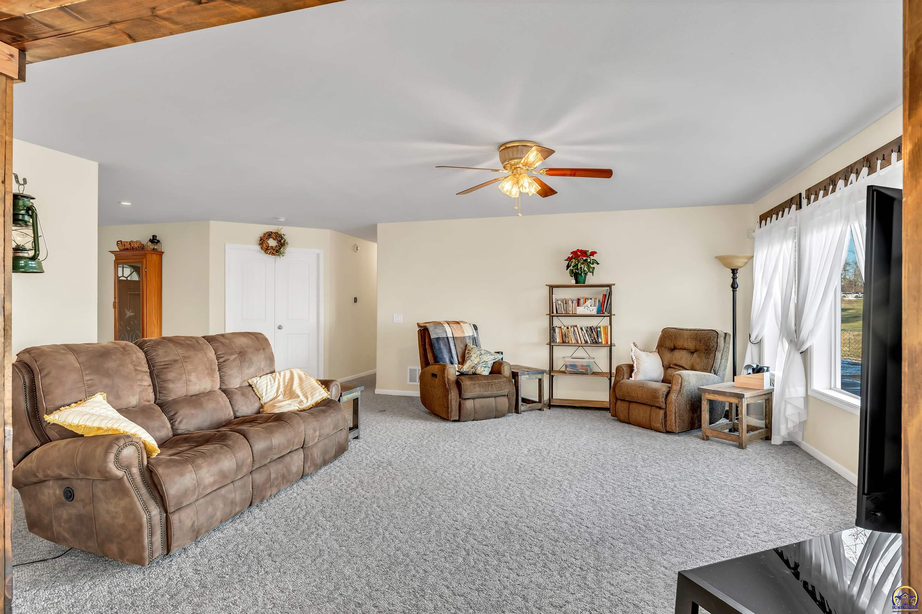 Berryton, Kansas 66409, United States, 3 Bedrooms Bedrooms, ,3 BathroomsBathrooms,Residential,Pending,251982