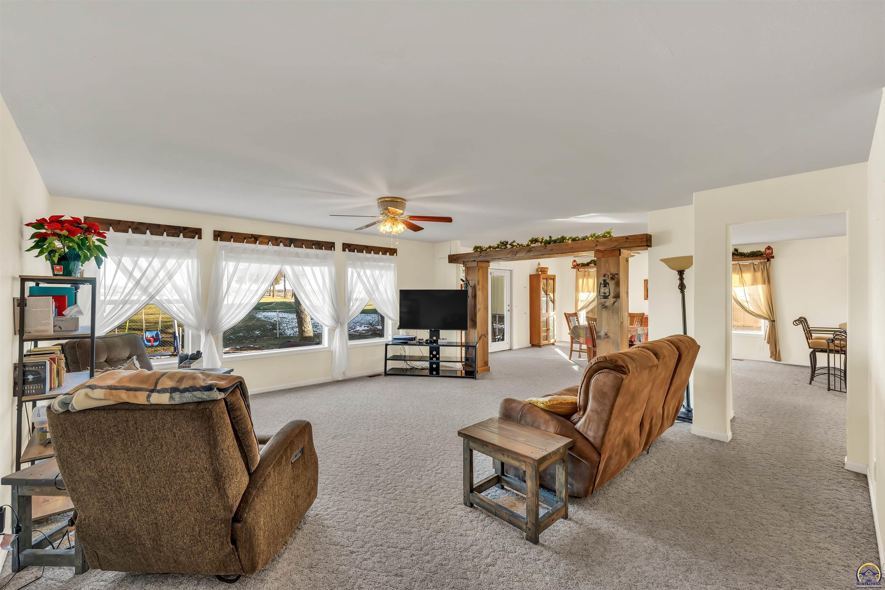 Berryton, Kansas 66409, United States, 3 Bedrooms Bedrooms, ,3 BathroomsBathrooms,Residential,Pending,251982